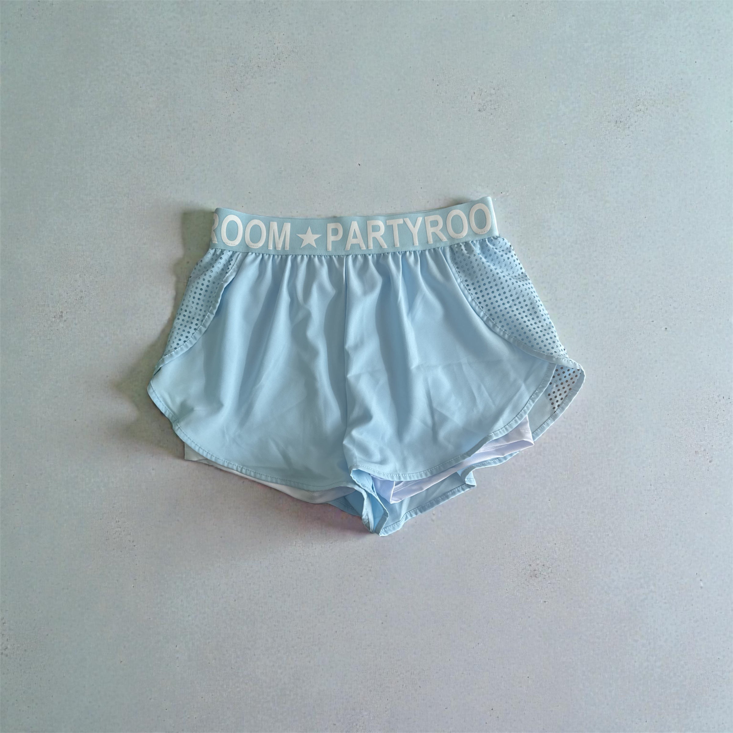 Short deportivo 2 en 1 que combina comodidad, estilo y máximo rendimiento